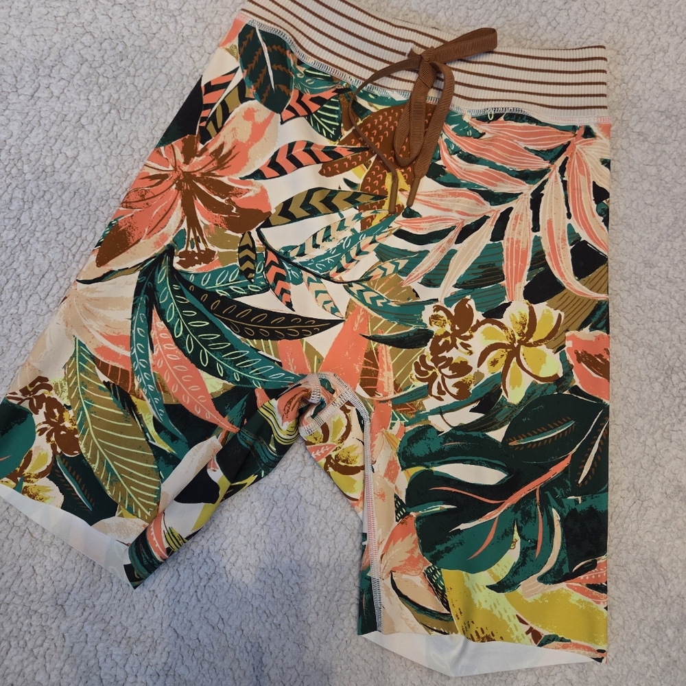 NWOT Women's/ Girls OFFLINE AERIE Shorts SIZE M